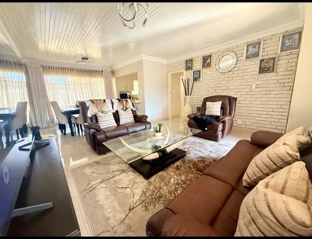3 BEDROOM HOUSE FOR SALE IN VANDERBIJLPARK SW 2